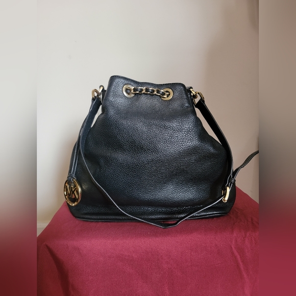 Michael Kors Frankie Bucket Bag - Picture 2 of 3